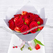 Классическая романтика - букет-новинка из красных роз и тюльпанов 2